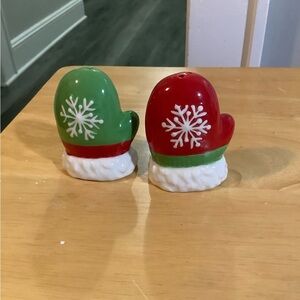 Christmas mitten, salt and pepper shakers